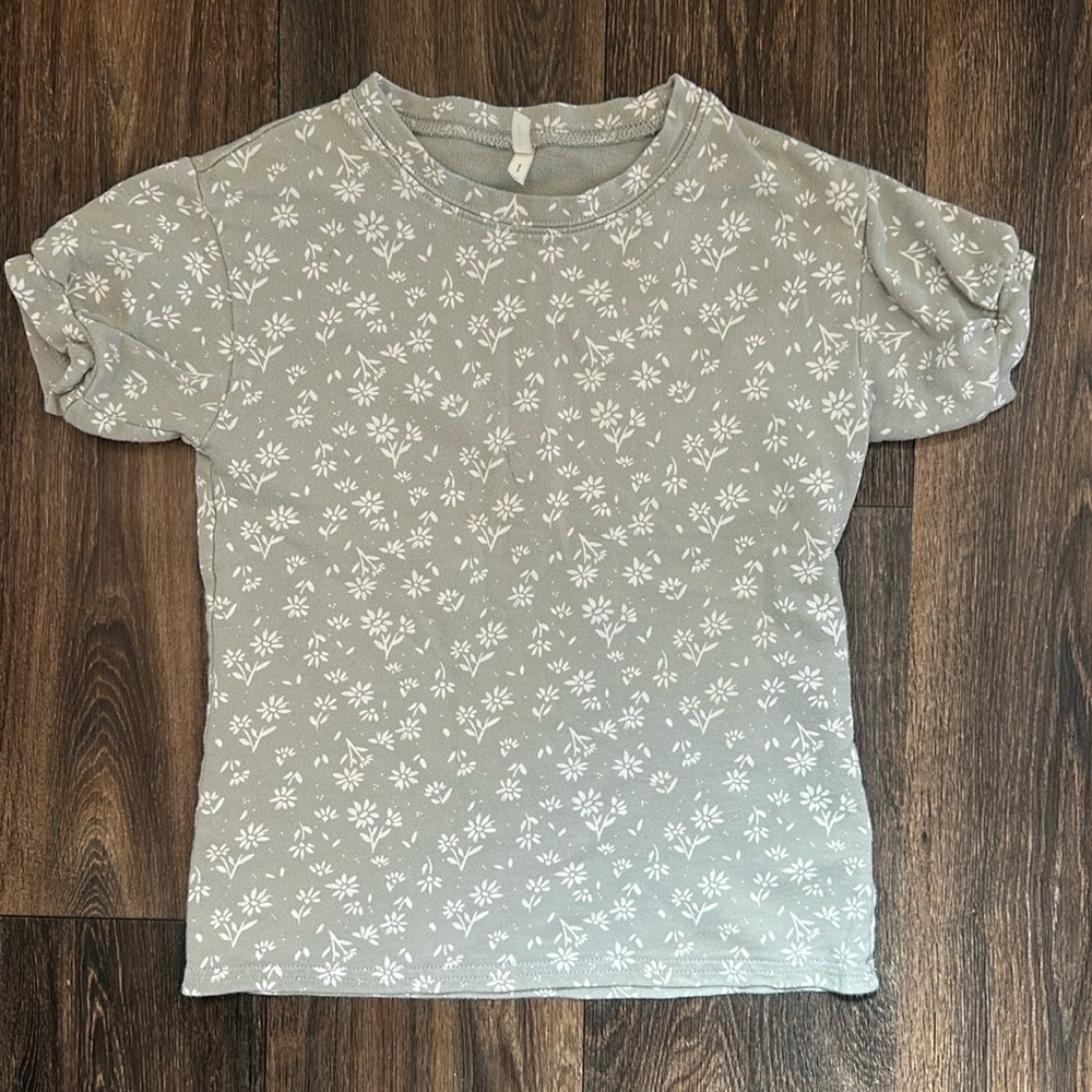 Rylee + Cru Gray Tee with White Floral Print